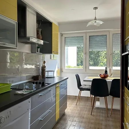 M&m With Huge Balcony Апартаменти Оміш